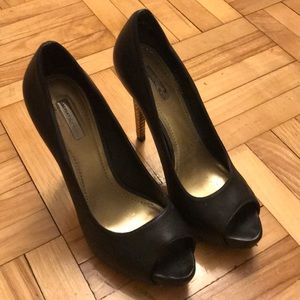 High heels with snake print heel